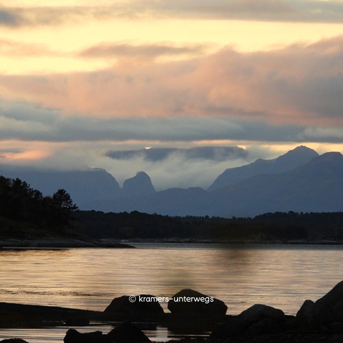 Fjord in Norwegen am Abend